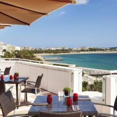 Отель JW Marriott Cannes Франция, Канны - 2 отзыва об отеле, цены и фото номеров - забронировать отель JW Marriott Cannes онлайн балкон