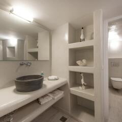Отель Aqua Luxury Suites ванная