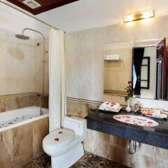 Отель Hanoi Posh Hotel Вьетнам, Ханой - отзывы, цены и фото номеров - забронировать отель Hanoi Posh Hotel онлайн ванная