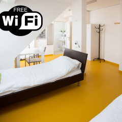 a&t Holiday Hostel удобства в номере