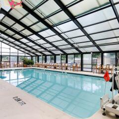 Отель Comfort Inn University Center бассейн фото 2