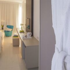 King Evelthon Beach Hotel & Resort комната для гостей фото 12