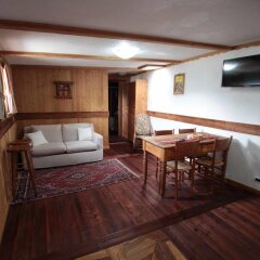 Отель Chambres D'hotes Les Fleurs Грессан в номере