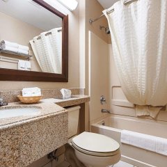 Best Western Crown Inn & Suites in Pembroke, United States of America from 128$, photos, reviews - zenhotels.com bathroom photo 2