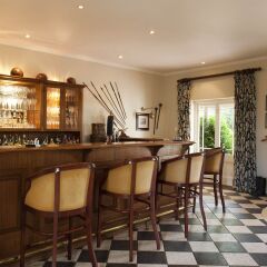 Отель River Bend Lodge гостиничный бар