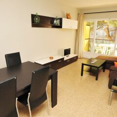 Отель HomeHolidaysRentals Apartamento Les Palmeres - Costa Brava Испания, Бланес - отзывы, цены и фото номеров - забронировать отель HomeHolidaysRentals Apartamento Les Palmeres - Costa Brava онлайн интерьер отеля
