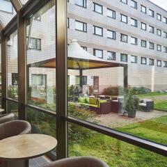 Отель Holiday Inn Helsinki - Vantaa Airport Финляндия, Вантаа - 9 отзывов об отеле, цены и фото номеров - забронировать отель Holiday Inn Helsinki - Vantaa Airport онлайн балкон