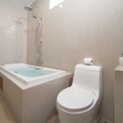 Отель Patong Hill Estate 8 Патонг ванная