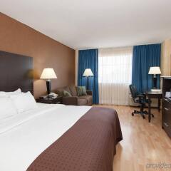 Отель Holiday Inn Niagara Falls Scenic Downtown США, Ниагара-Фолс - отзывы, цены и фото номеров - забронировать отель Holiday Inn Niagara Falls Scenic Downtown онлайн комната для гостей фото 2