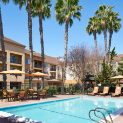 Отель Courtyard Milpitas Silicon Valley бассейн фото 2