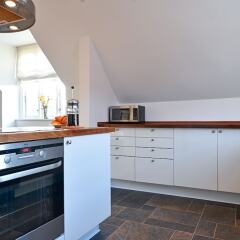 Апартаменты Super Cozy 3-bedroom Duplex Apartment in Frederiksberg Close to Copenhagen Zoo Фредериксберг в номере