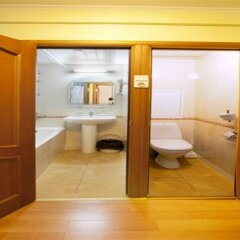 Гостиница Business Voskhod Hotel в Москве отзывы, цены и фото номеров - забронировать гостиницу Business Voskhod Hotel онлайн Москва ванная