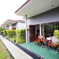 Отель Again at Naiharn Beach Resort балкон