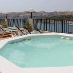 Отель Sliema Marina Слима бассейн