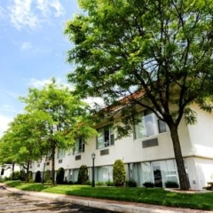 Отель Adam's Airport Inn Канада, Оттава - отзывы, цены и фото номеров - забронировать отель Adam's Airport Inn онлайн вид на фасад фото 2