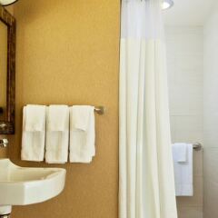 Отель Courtyard Los Angeles Century City Beverly Hills ванная фото 2