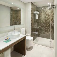 Отель Hyatt Place Dubai Al Rigga Residences ванная