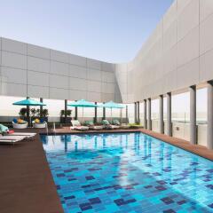 Отель Pearl Rotana Capital Centre бассейн