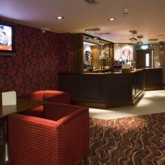 Отель Premier Inn London Kensington гостиничный бар