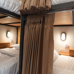 Peace Factory Hostel Бангкок сейф в номере