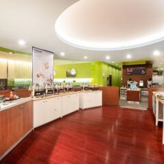 Отель Holiday Inn Express Shenzhen Luohu Китай, Шэньчжэнь - отзывы, цены и фото номеров - забронировать отель Holiday Inn Express Shenzhen Luohu онлайн питание фото 2