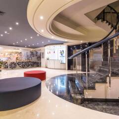 Urban Dream Granada Hotel бассейн