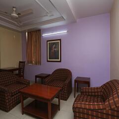 OYO 645 Hotel Tourist Deluxe комната для гостей