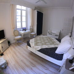 Апартаменты L'Oustaria, Apartment - Old Town комната для гостей