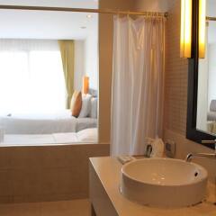 Отель APSARA Beachfront Resort and Villa ванная фото 2