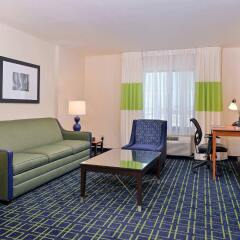 Отель Fairfield Inn And Suites By Marriott Columbus West Колумбус комната для гостей