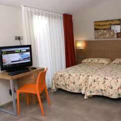 Отель Aparthotel Odissea Park Испания, Санта-Сусанна - отзывы, цены и фото номеров - забронировать отель Aparthotel Odissea Park онлайн