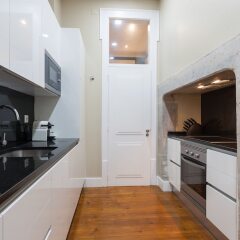 Апартаменты Baixa Vintage Three-Bedroom Apartment - by LU Holidays Лиссабон в номере