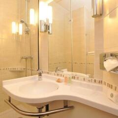 Отель Best Western Crequi Lyon Part Dieu Франция, Лион - отзывы, цены и фото номеров - забронировать отель Best Western Crequi Lyon Part Dieu онлайн ванная