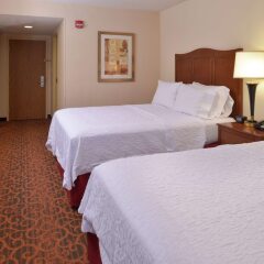 Отель Hampton Inn Frederick комната для гостей фото 4