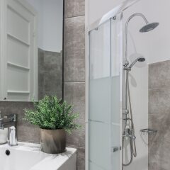Апартаменты Monastiraki Apartments By Livin Urbban Афины ванная фото 2
