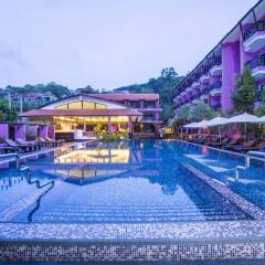 Отель Phuvaree Resort бассейн