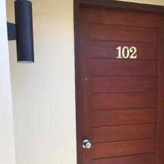 Отель Non Du Lay Guesthouse Ланта сейф в номере