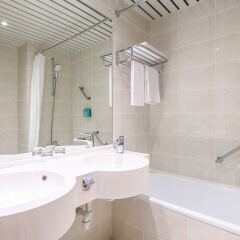 Отель Ramada Plaza Liege City Center Льеж ванная