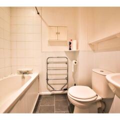 Отель Quiet Flat for 4 With Sea View in Central Brighton ванная