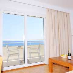 Отель COOEE Aparthotel & Suites Cap de Mar комната для гостей