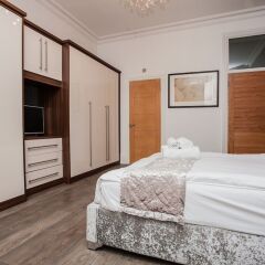 Отель Beautiful 4 Bedroom House in South Kensington комната для гостей фото 2