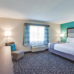 La Quinta Inn & Suites by Wyndham Batavia in Pembroke, United States of America from 129$, photos, reviews - zenhotels.com guestroom photo 4
