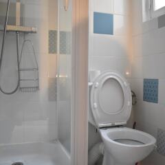 Апартаменты Spacious 1 Bedroom Apartment in Sacré Coeur Париж ванная
