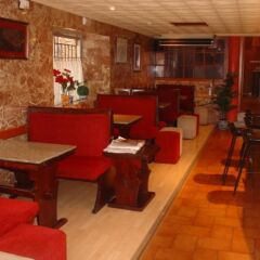 Отель Hostal Restaurante Arasa гостиничный бар