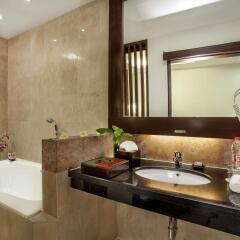 Отель Best Western Kuta Villa ванная фото 2