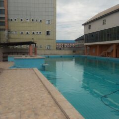 Отель Golden Tulip Airport Hotel Нигерия, Варри - отзывы, цены и фото номеров - забронировать отель Golden Tulip Airport Hotel онлайн бассейн