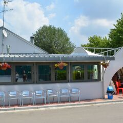 Отель Camping Village Città di Milano Италия, Милан - отзывы, цены и фото номеров - забронировать отель Camping Village Città di Milano онлайн спортивное сооружение