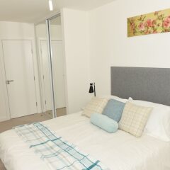 Апартаменты Logic Apartments Greenwich комната для гостей