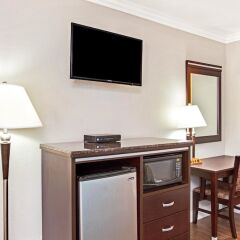Отель Days Inn by Wyndham Long Beach City Center удобства в номере фото 2