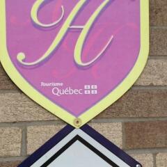 Отель Manoir dYouville парковка